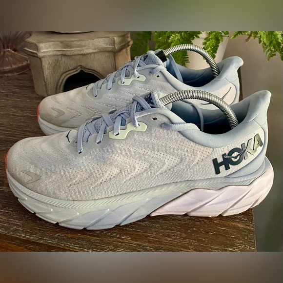Hoka One One Shoes - HOKA Women’s 10 Arahi 6 Running Sneaker Athletic Shoes